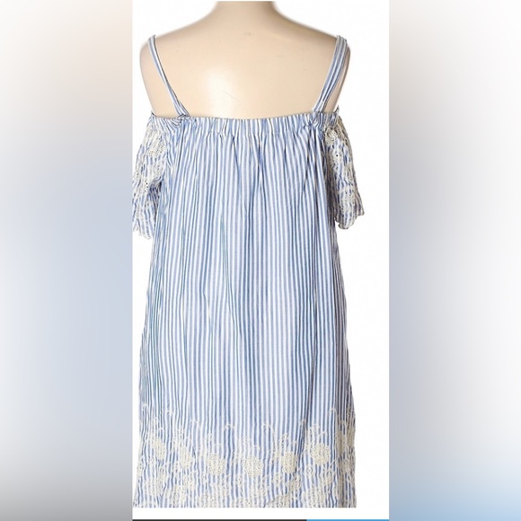 Blue/White/lace sundress. New with tags. Removable button straps. - Picture 2 of 8